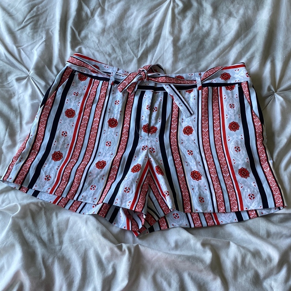 LOFT 4 inch Shorts Size 6 multi color pattern!​
